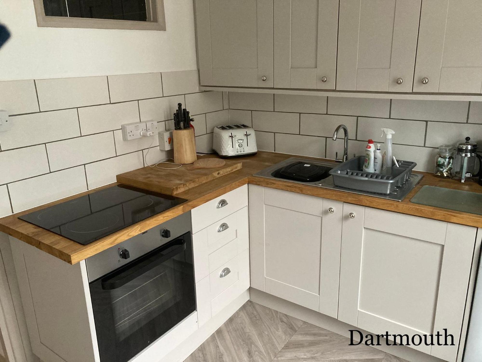 Nancie'S Place - Dartmouth Town Center With Private Parking - A Traditional Georgian Private Duplex Apartment - Beautifully Refurbished - Two Bedrooms, Bathroom, Kitchen And Lounge Diner Extérieur photo
