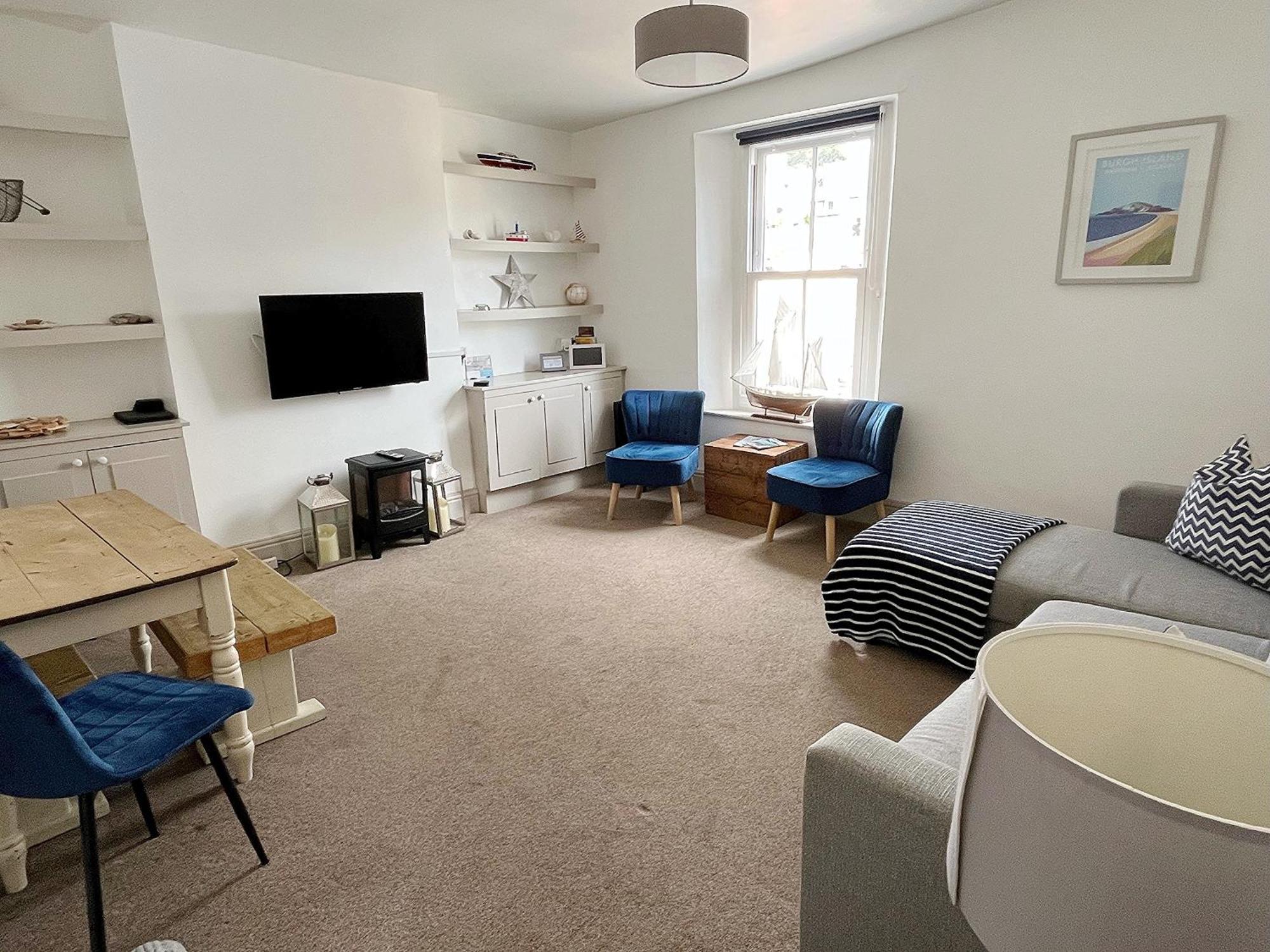 Nancie'S Place - Dartmouth Town Center With Private Parking - A Traditional Georgian Private Duplex Apartment - Beautifully Refurbished - Two Bedrooms, Bathroom, Kitchen And Lounge Diner Extérieur photo
