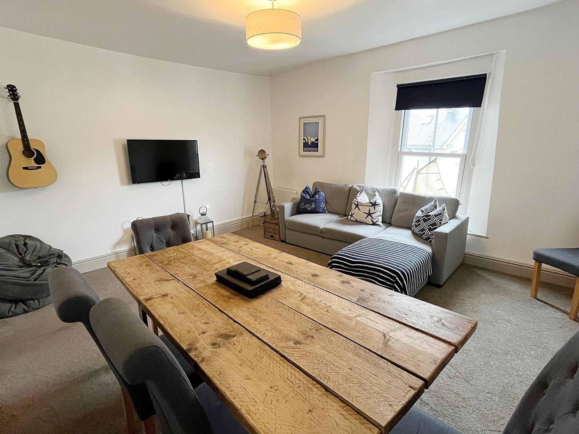 Nancie'S Place - Dartmouth Town Center With Private Parking - A Traditional Georgian Private Duplex Apartment - Beautifully Refurbished - Two Bedrooms, Bathroom, Kitchen And Lounge Diner Extérieur photo