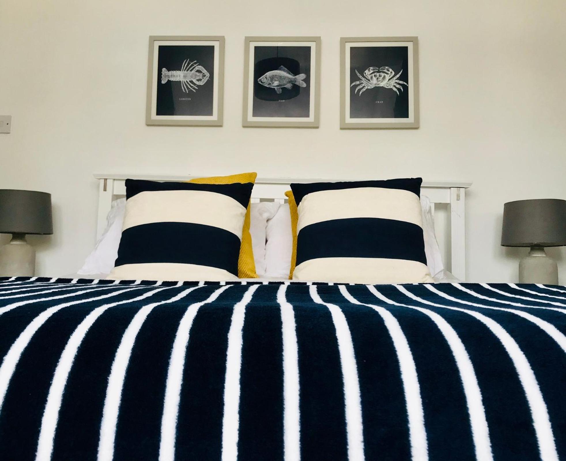 Nancie'S Place - Dartmouth Town Center With Private Parking - A Traditional Georgian Private Duplex Apartment - Beautifully Refurbished - Two Bedrooms, Bathroom, Kitchen And Lounge Diner Extérieur photo
