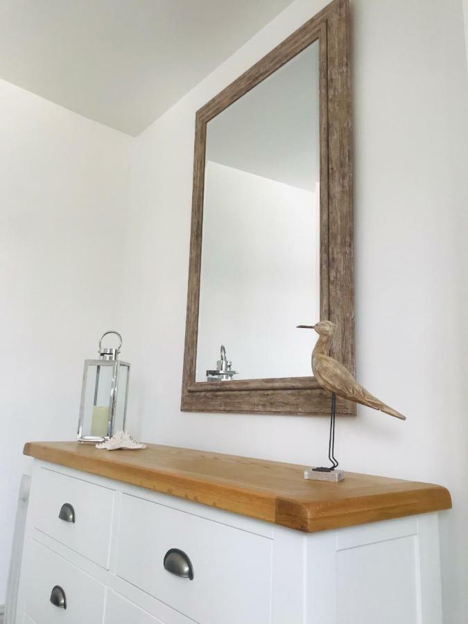 Nancie'S Place - Dartmouth Town Center With Private Parking - A Traditional Georgian Private Duplex Apartment - Beautifully Refurbished - Two Bedrooms, Bathroom, Kitchen And Lounge Diner Extérieur photo